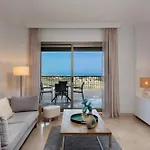 Apartment 2br With Sea Views In Benahavis *