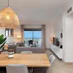 Apartment 2br With Sea Views In Benahavis *