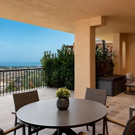 2br With Sea Views In Benahavis Apartamento Estepona