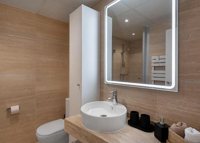 Apartamento 2-bedroom Sea View In Benahavis Estepona